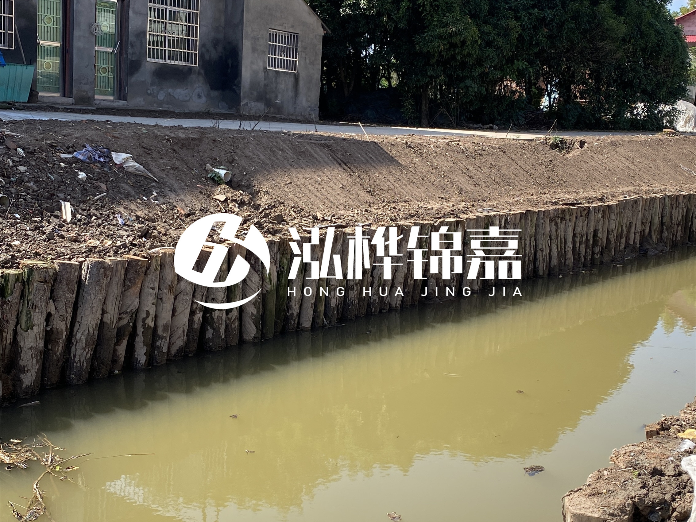 松木樁批發廠家泓樺錦嘉-圍堰松木樁間距多少能保證穩定性？